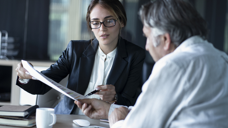 An advisor assists a client in preparing to apply for Social Security in New York. 